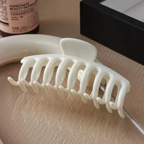 SilkenHold. Round Edge Squishy Claw Clip