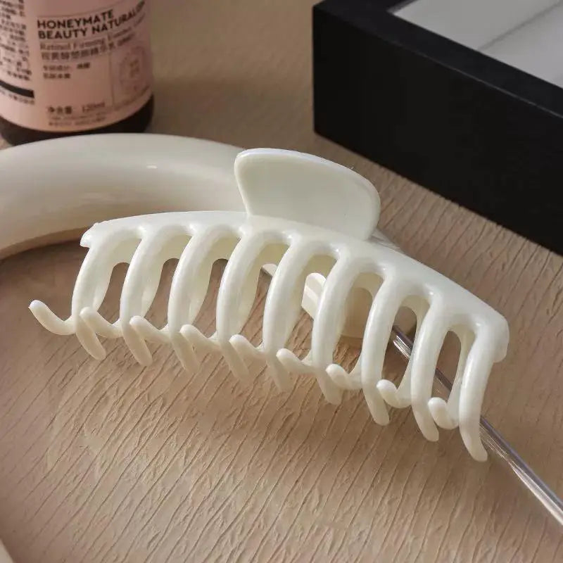 SilkenHold. Round Edge Squishy Claw Clip