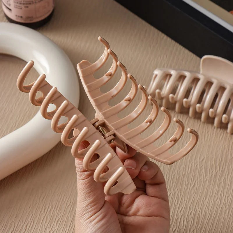 SilkenHold. Round Edge Squishy Claw Clip